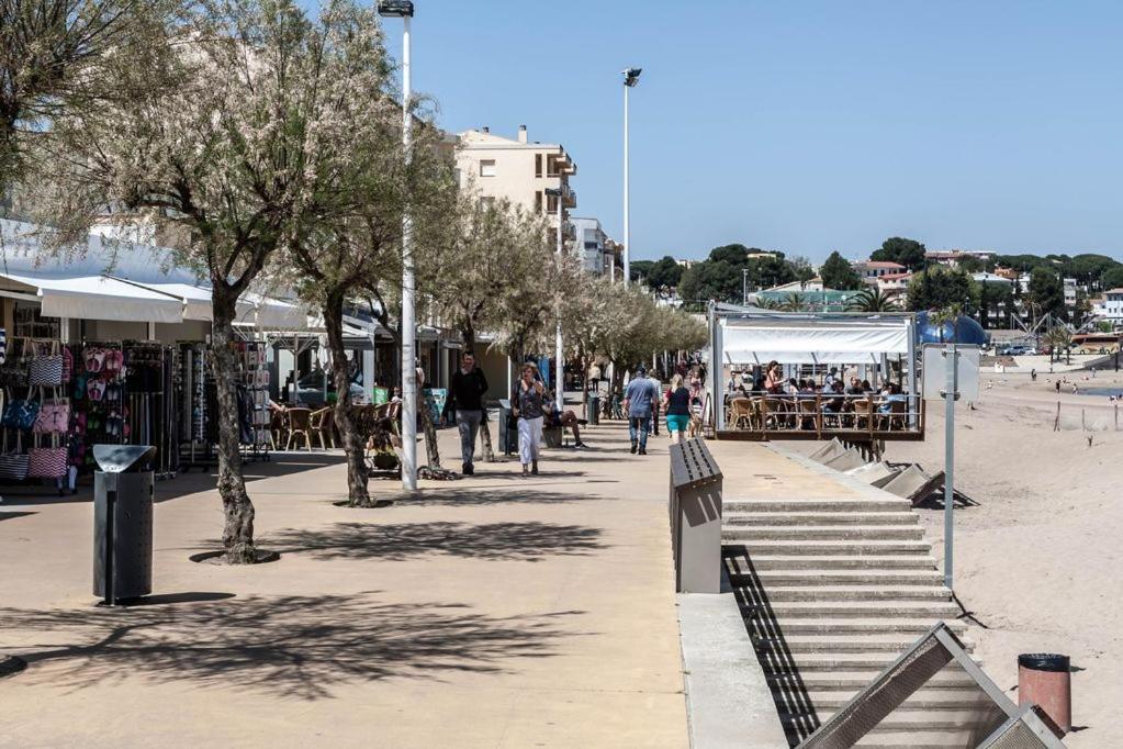 Apartamento Pie De Playa-Wifi Free L' Escala Luaran gambar