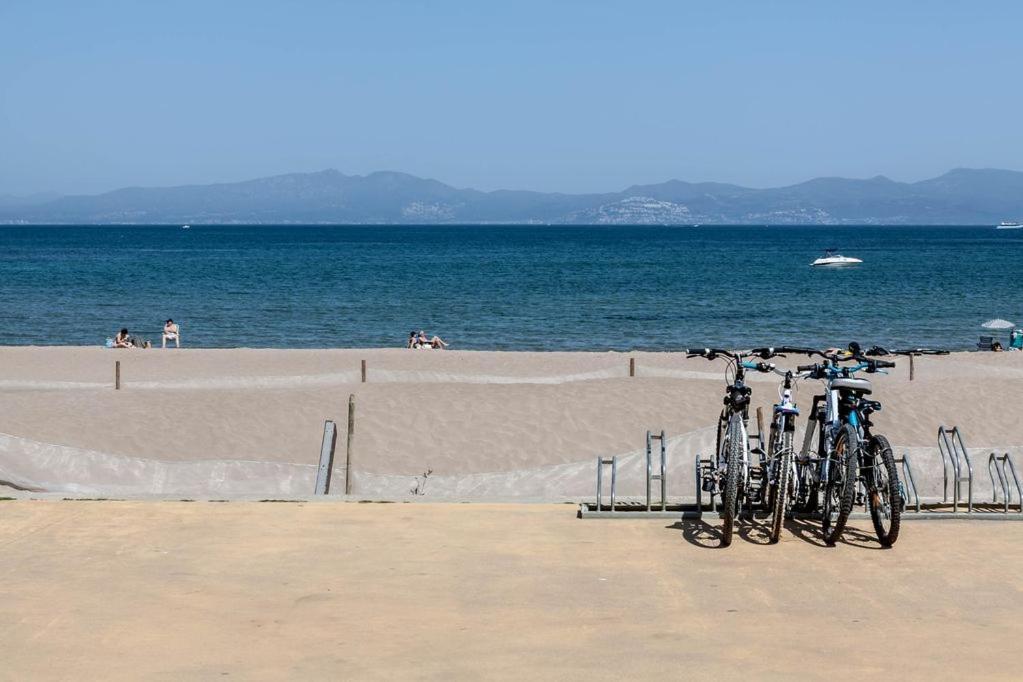 Apartamento Pie De Playa-Wifi Free L' Escala Luaran gambar