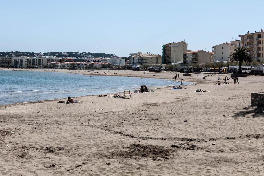 Apartamento Pie De Playa-Wifi Free L' Escala Luaran gambar