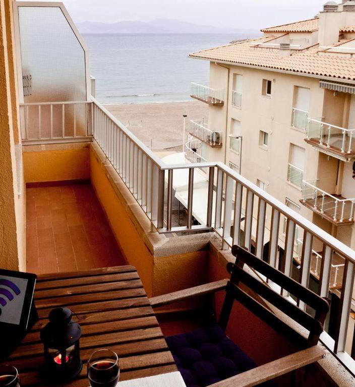 Apartamento Pie De Playa-Wifi Free Apartment L' Escala Luaran gambar